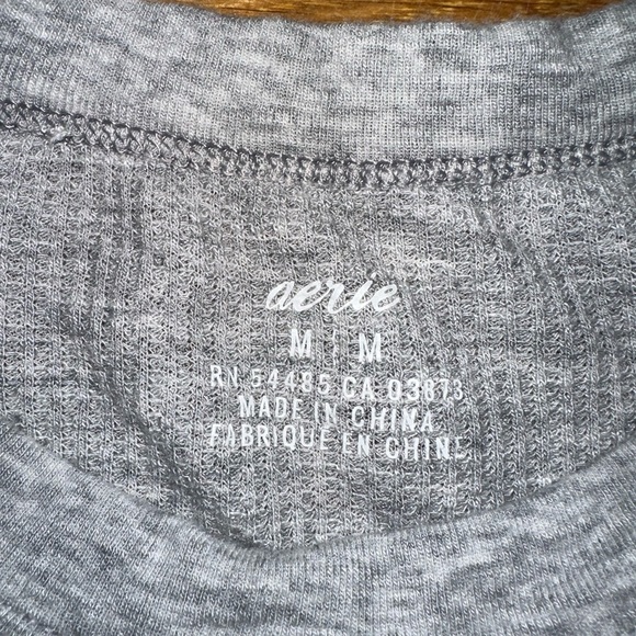 *last chance* Aerie | Women’s light grey cropped light sweater - Picture 2 of 14